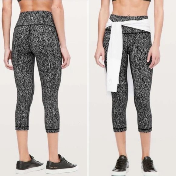 Lululemon Wunder Under Crop (Hi-Rise) (21") Luon Ripple Jacquard Black White - Picture 1 of 6